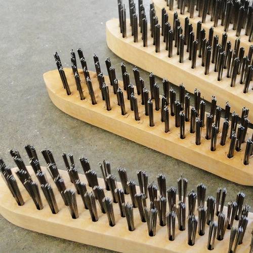 Cepillo De Acero Madera 4 Hileras C/Mango Cmm4