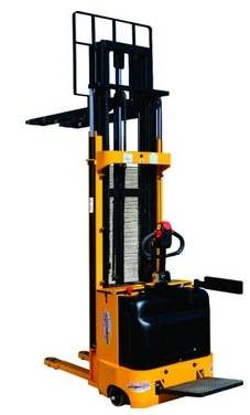 Apilador Electrico Torletti Mastil Triplex - Carga 1.5 Tn - Altura 4,5 Mts